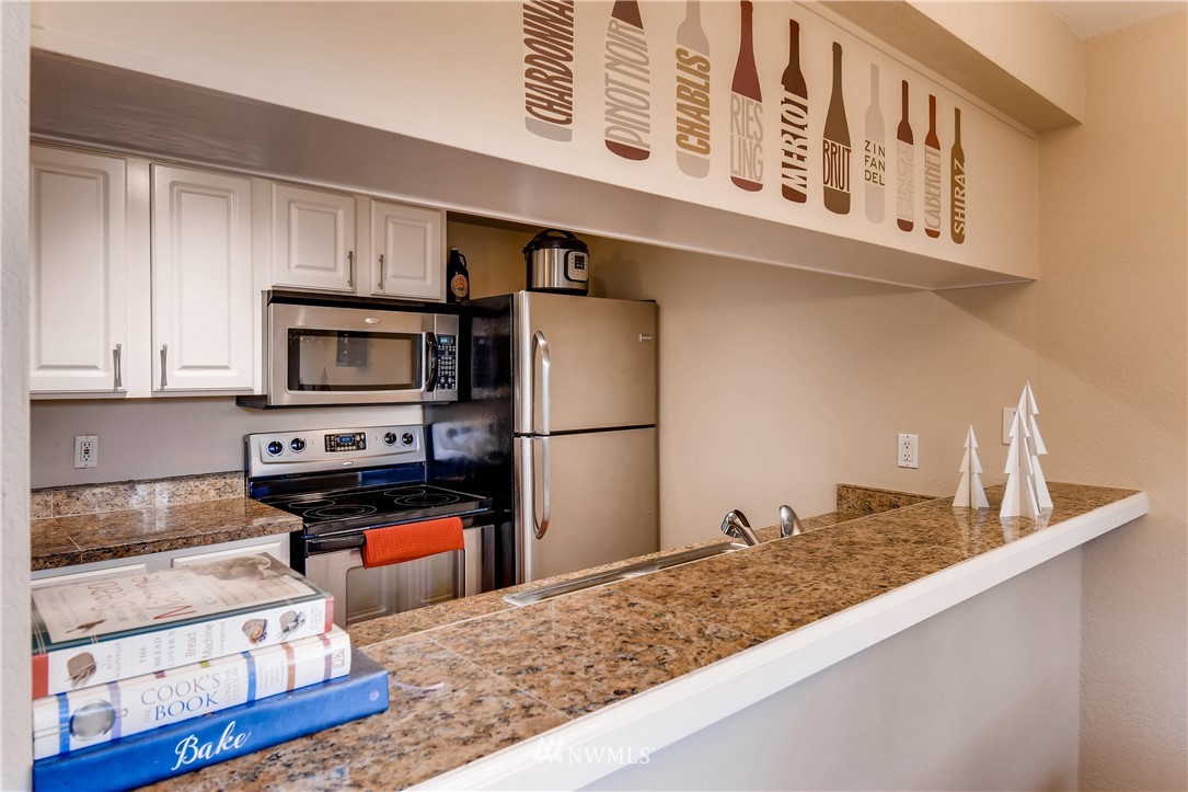 412 Center Road, Unit F4 Everett, WA 98204 - Photo 6 of 25