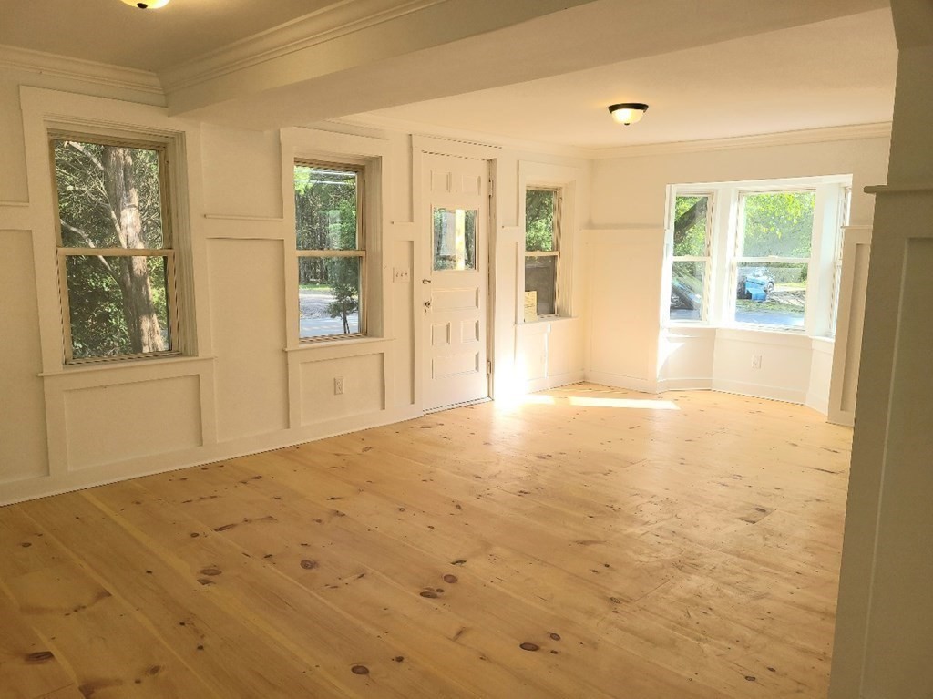 182 Braley Road Freetown, MA 02717 - Photo 4 of 19 Gallery Image 4