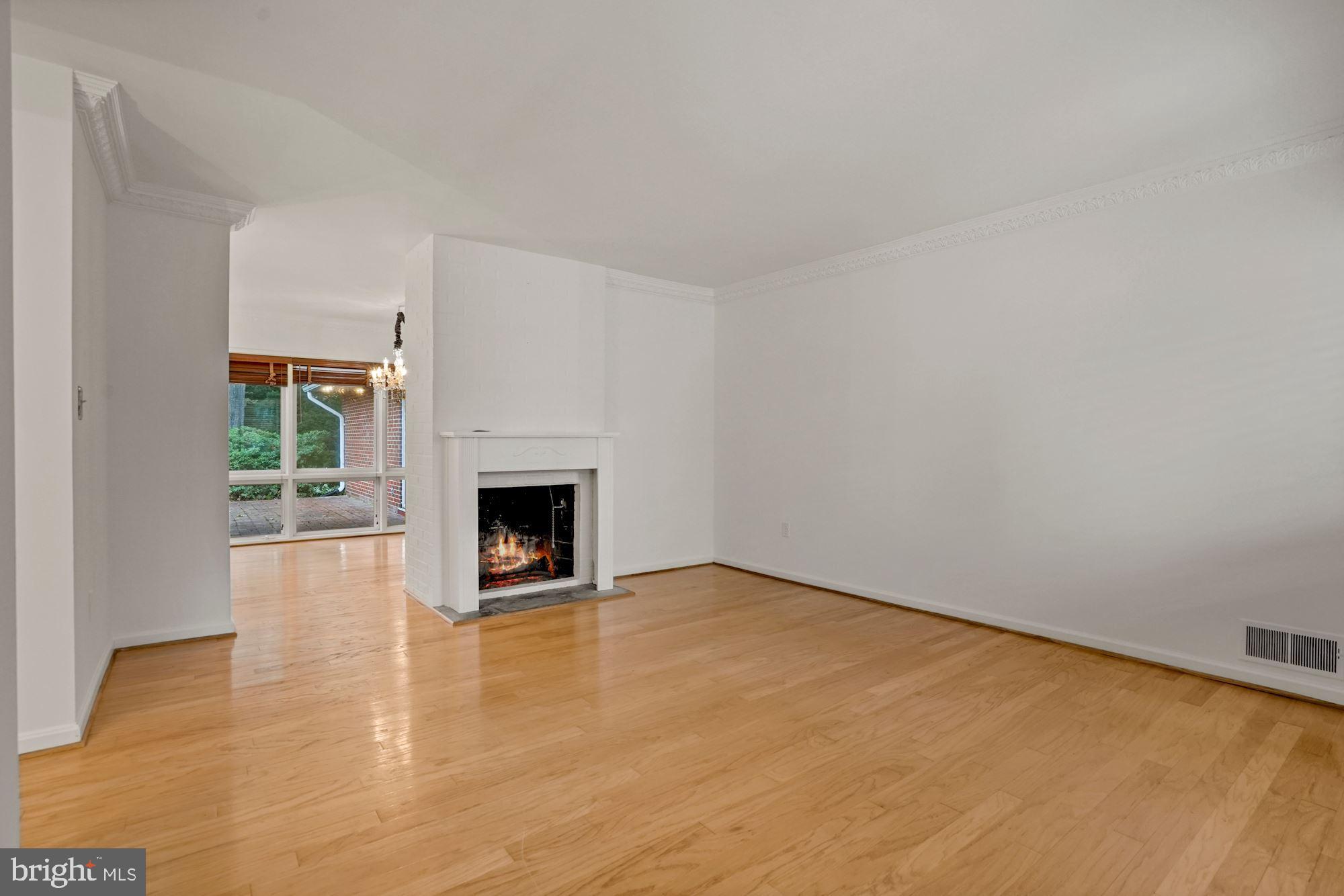 5402 Ferndale Street Springfield, VA 22151 - Photo 12 of 45 Living Room