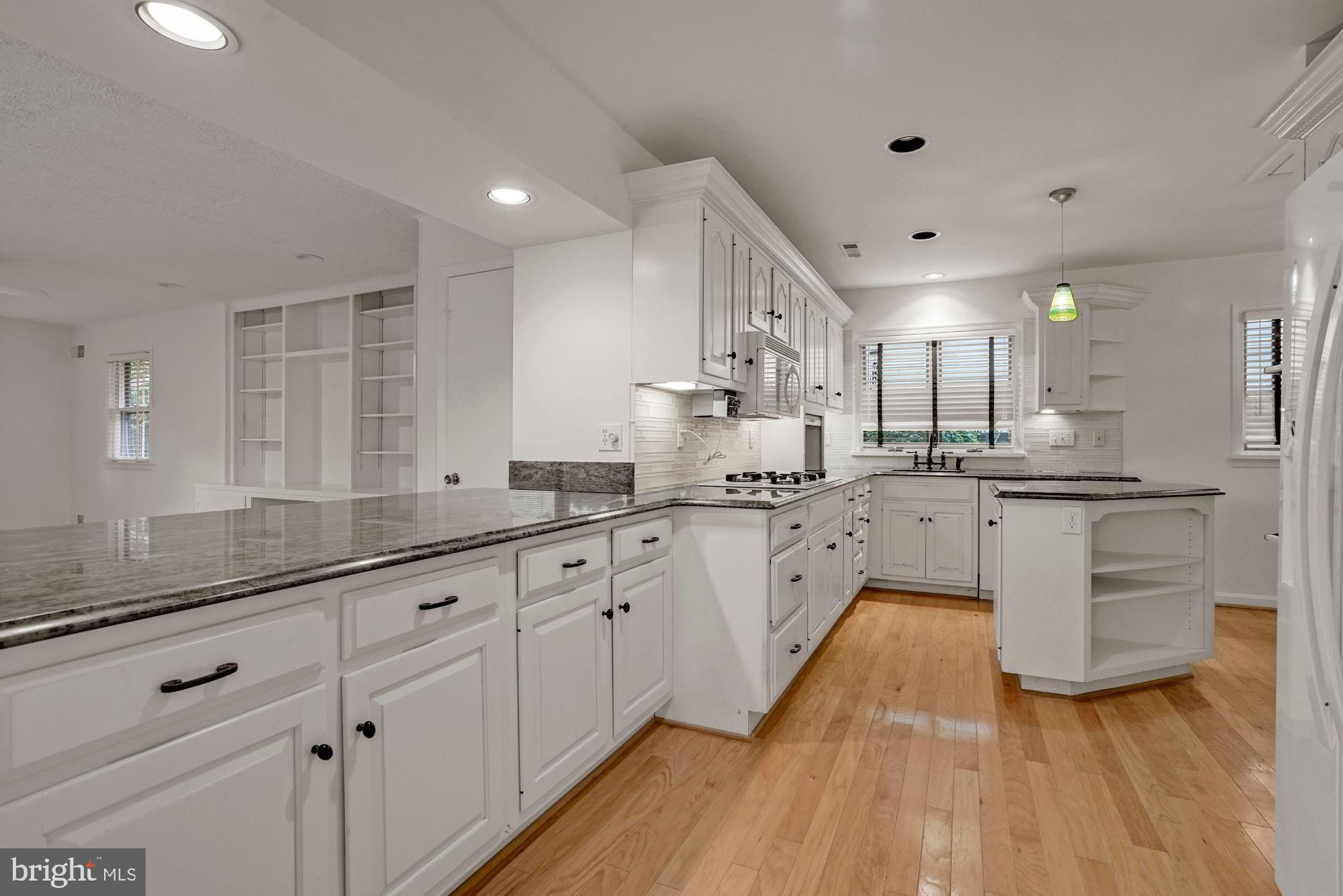 5402 Ferndale Street Springfield, VA 22151 - Photo 20 of 45 Kitchen