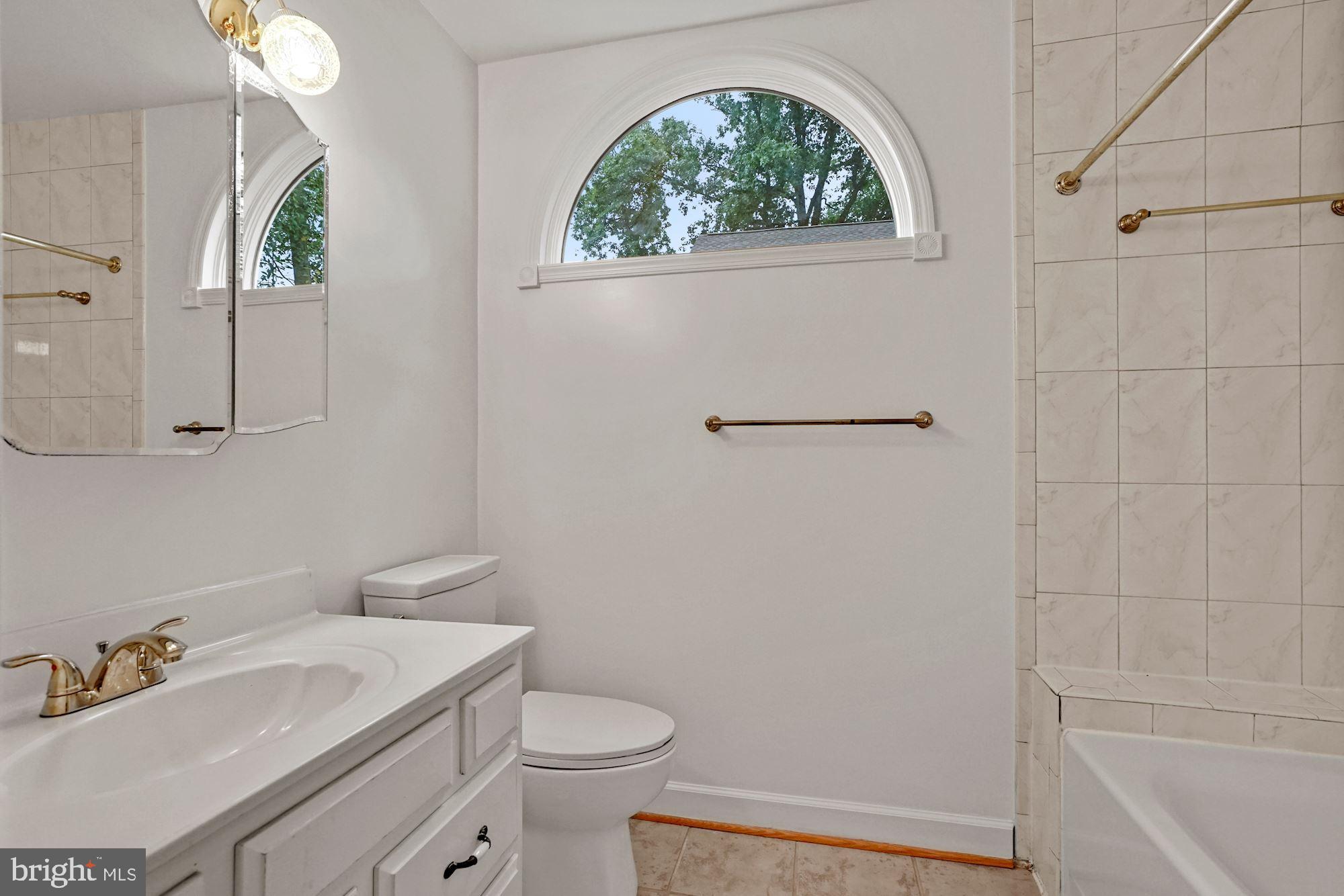 5402 Ferndale Street Springfield, VA 22151 - Photo 32 of 45 Primary Bedroom Bathroom