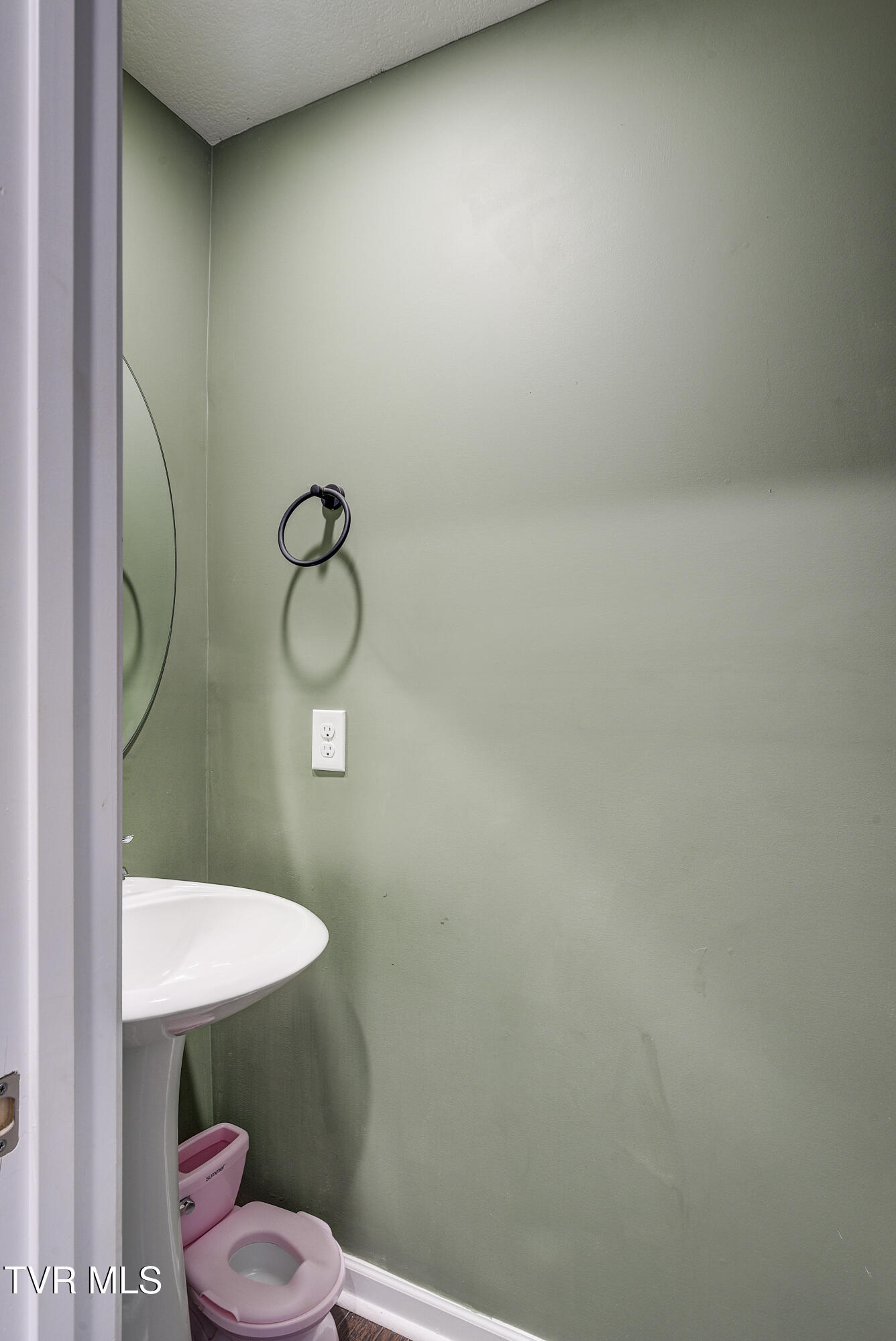 567 Cox Hollow Road Kingsport, TN 37663 - Photo 16 of 42 CoxHollow-Interior-15