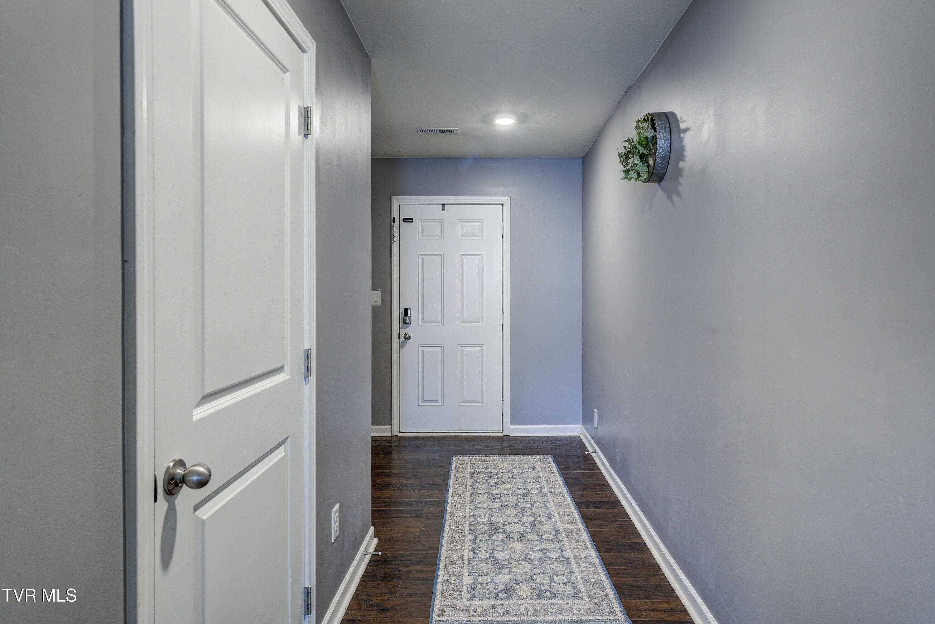 567 Cox Hollow Road Kingsport, TN 37663 - Photo 2 of 43 CoxHollow2-INTERIOR2-1