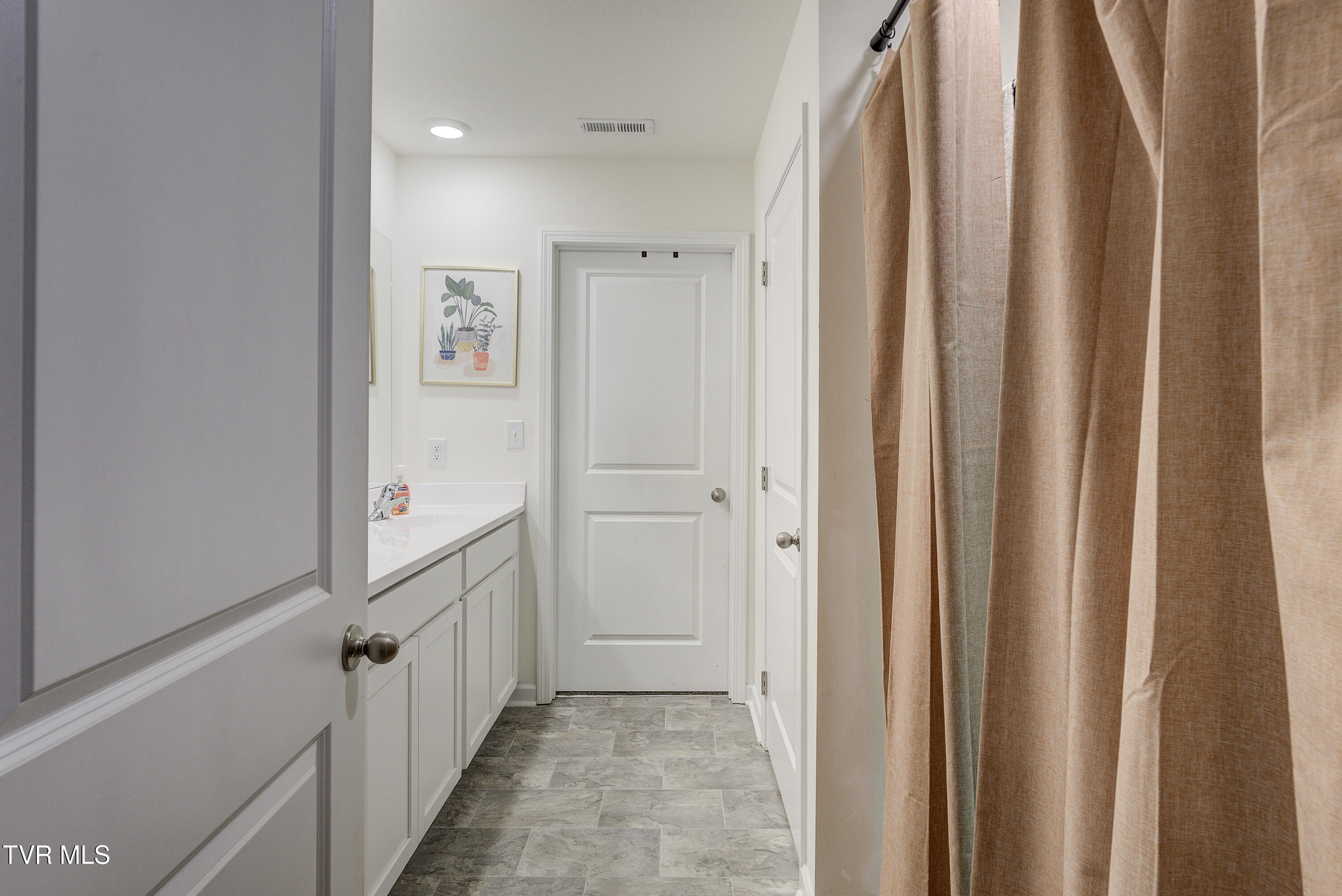 567 Cox Hollow Road Kingsport, TN 37663 - Photo 23 of 42 CoxHollow-Interior-22