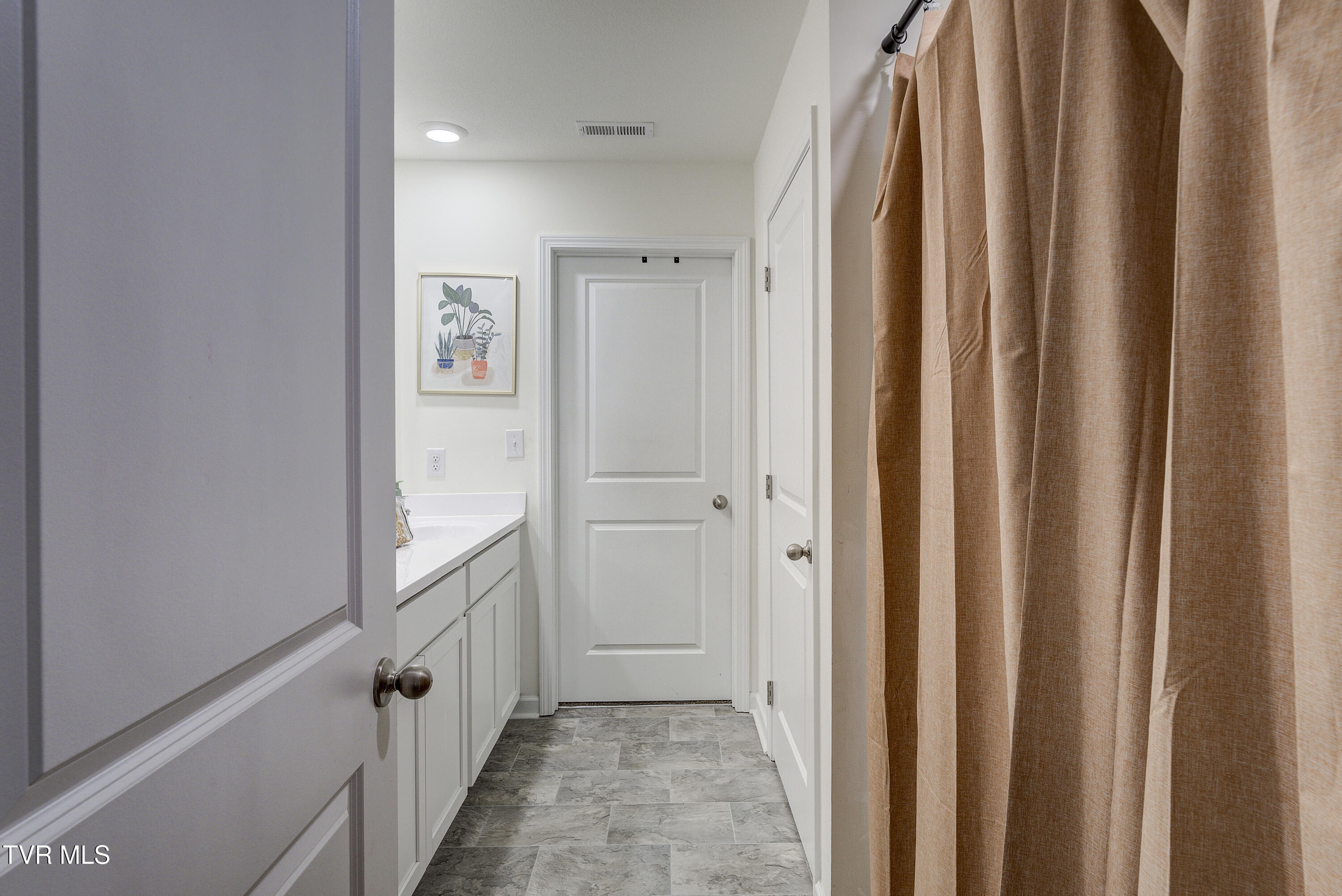 567 Cox Hollow Road Kingsport, TN 37663 - Photo 23 of 43 CoxHollow2-INTERIOR2-22