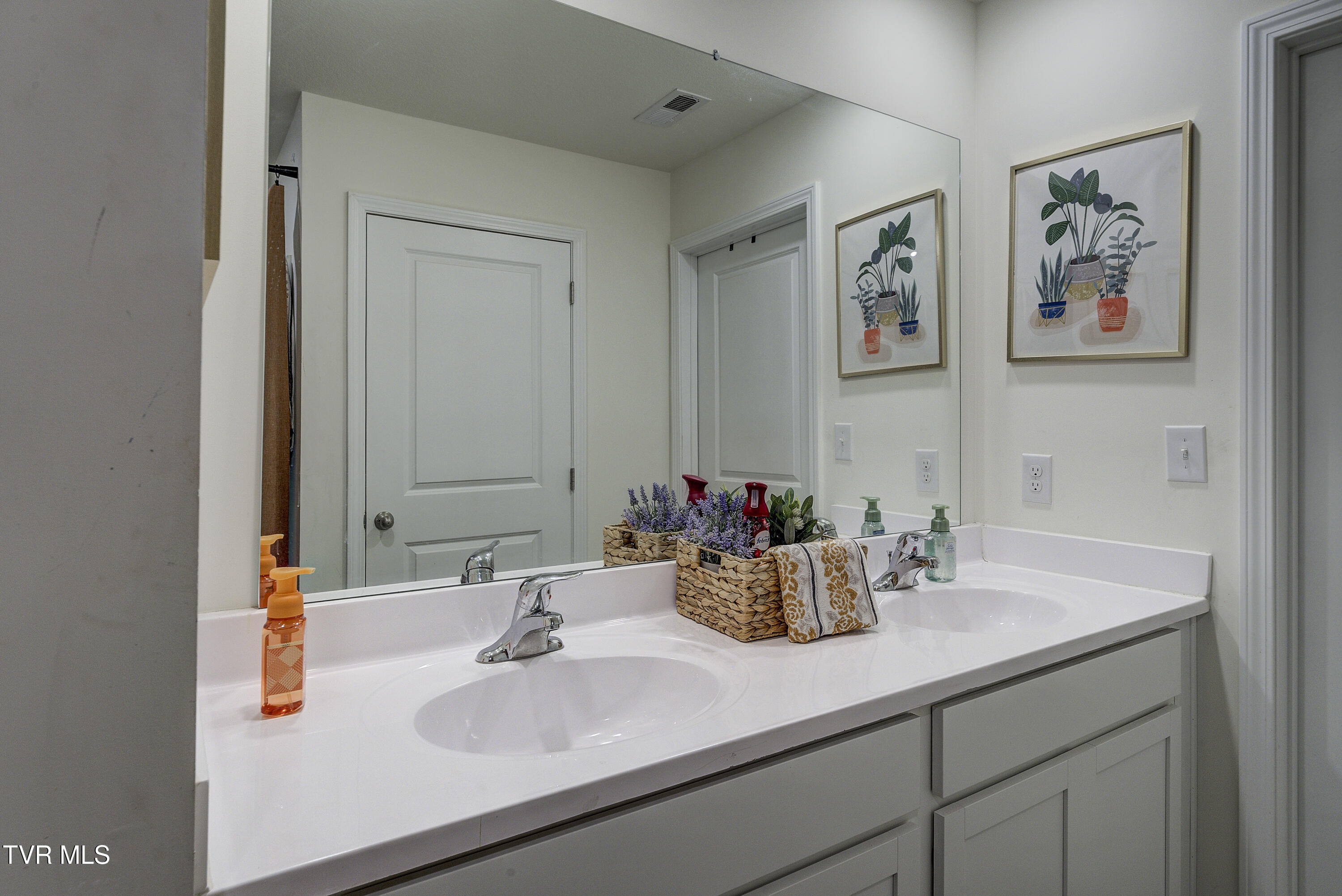 567 Cox Hollow Road Kingsport, TN 37663 - Photo 24 of 43 CoxHollow2-INTERIOR2-23