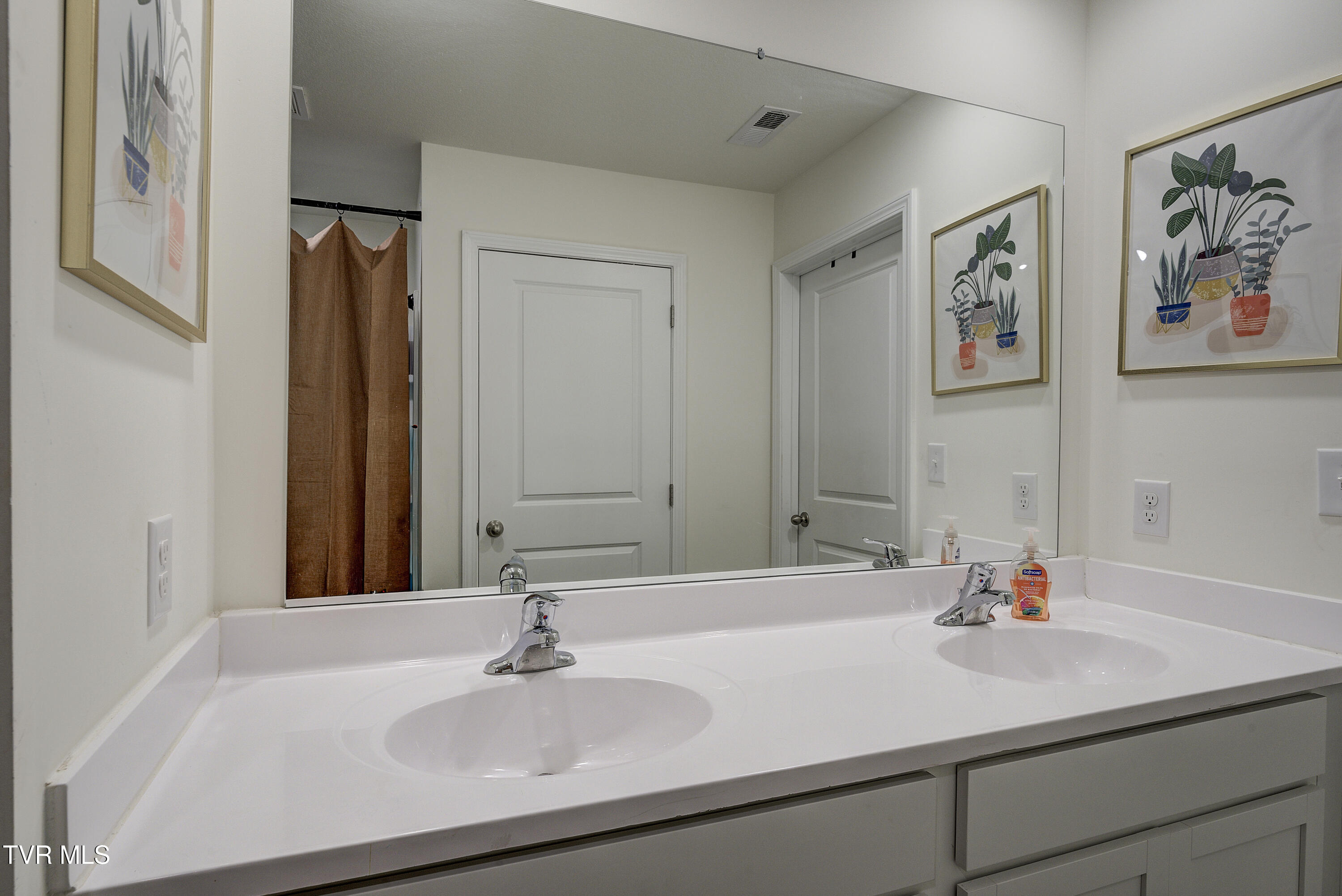 567 Cox Hollow Road Kingsport, TN 37663 - Photo 24 of 42 CoxHollow-Interior-23