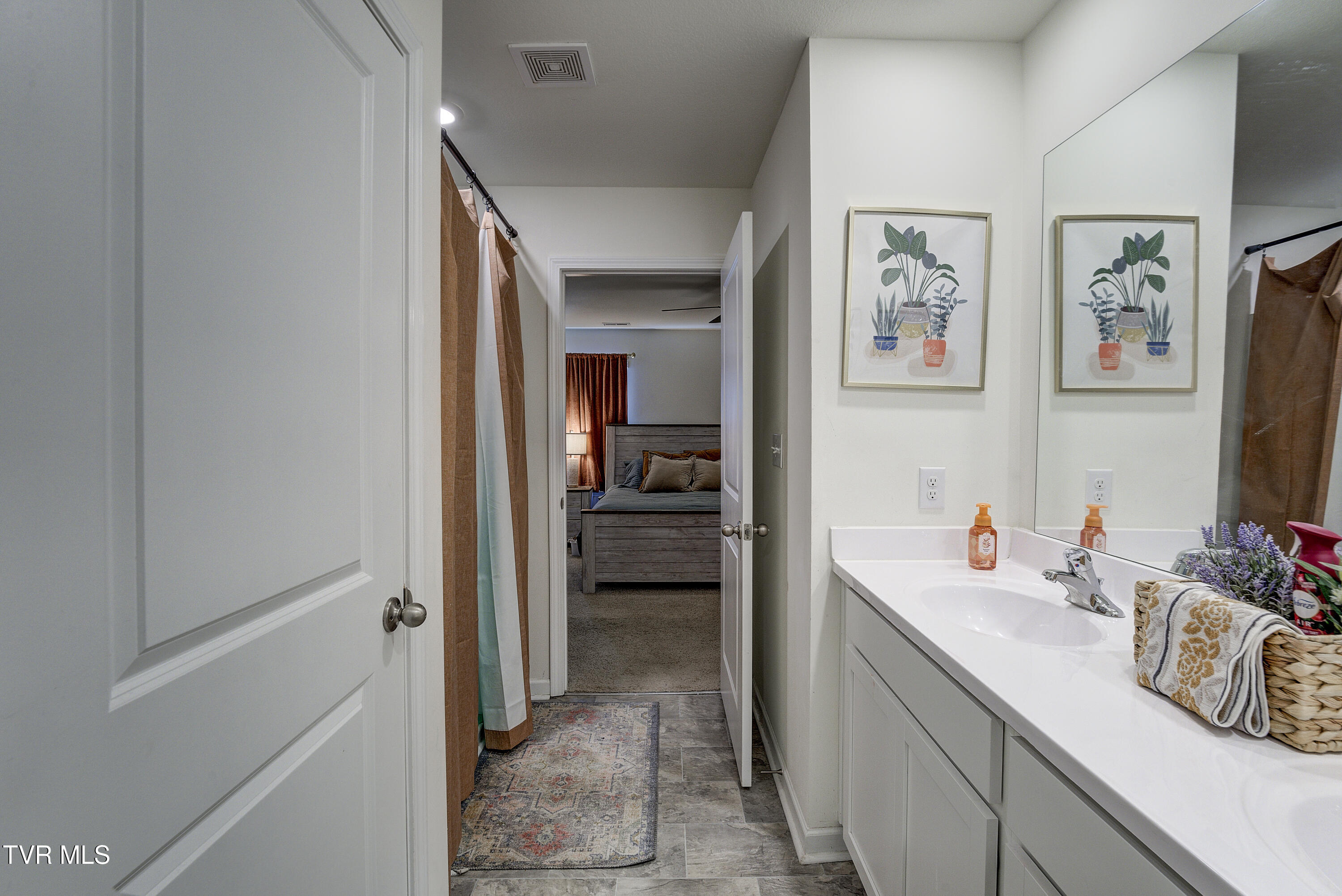 567 Cox Hollow Road Kingsport, TN 37663 - Photo 26 of 43 CoxHollow2-INTERIOR2-25