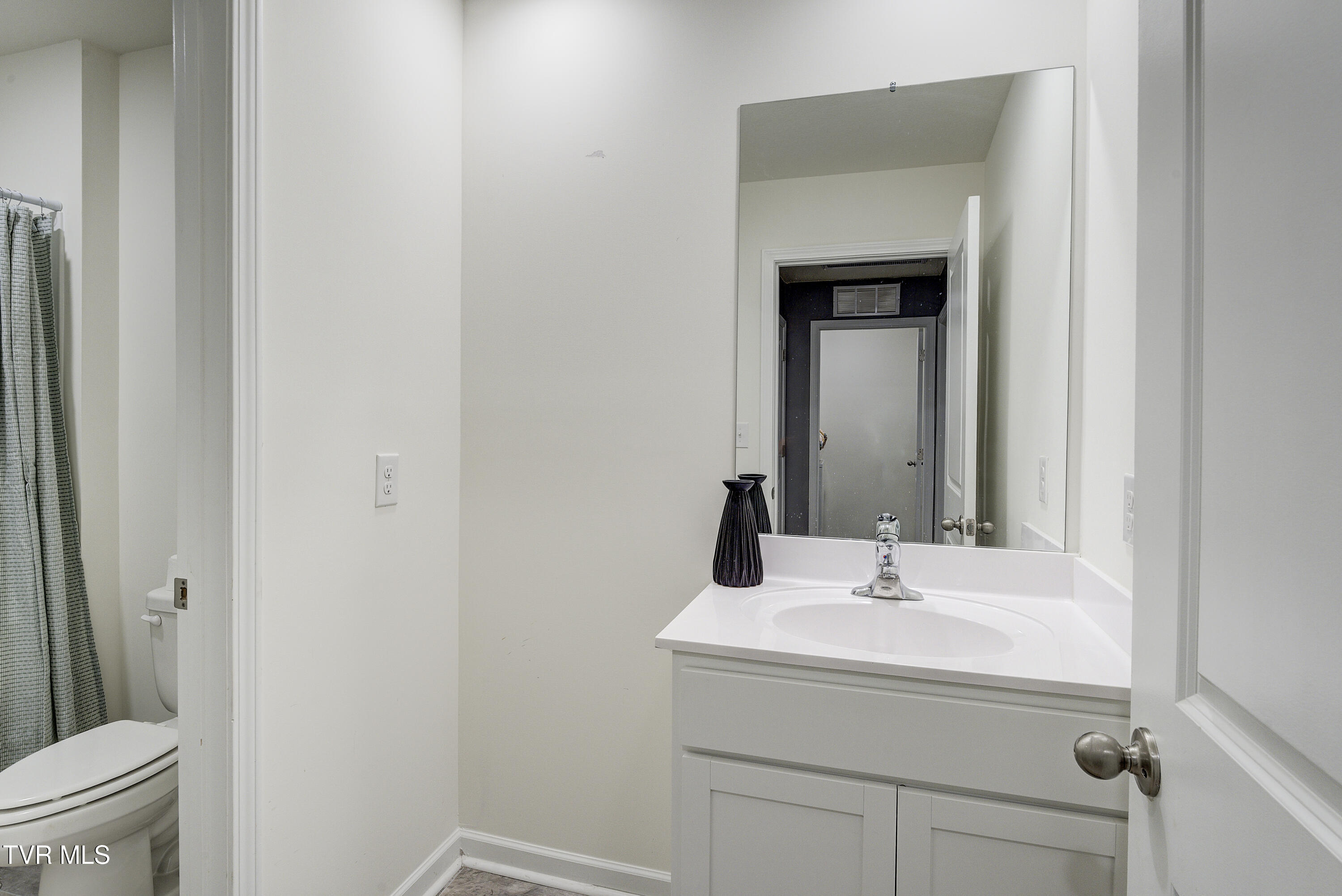 567 Cox Hollow Road Kingsport, TN 37663 - Photo 27 of 42 CoxHollow-Interior-26