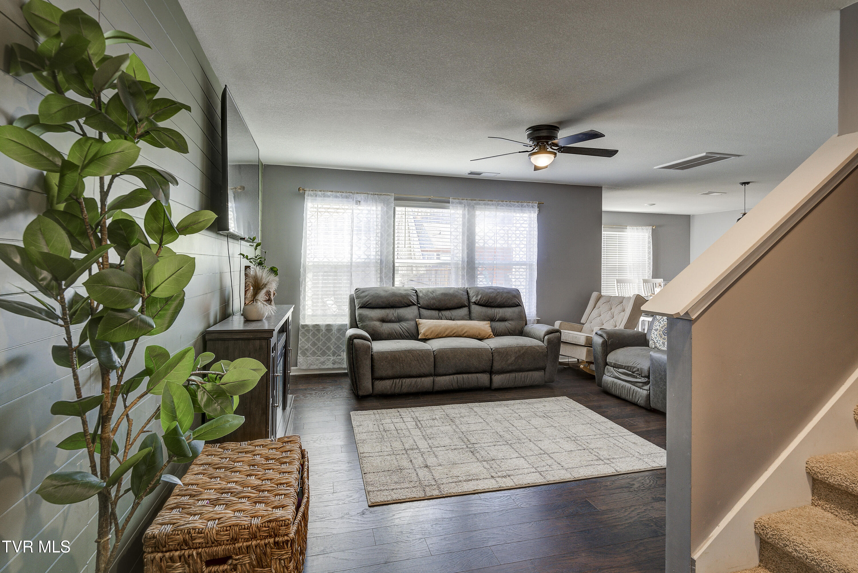 567 Cox Hollow Road Kingsport, TN 37663 - Photo 3 of 43 CoxHollow2-INTERIOR2-2