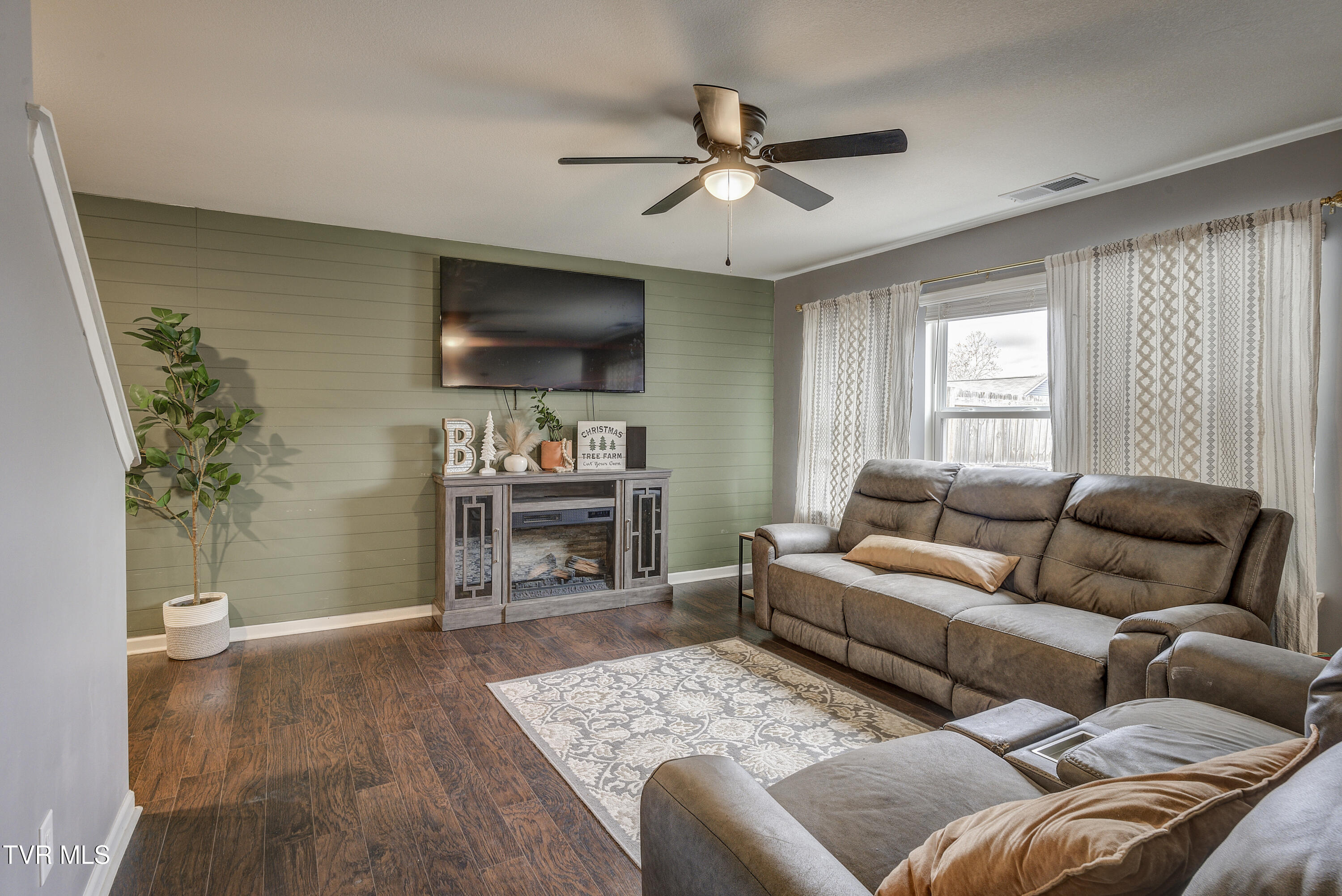 567 Cox Hollow Road Kingsport, TN 37663 - Photo 4 of 42 CoxHollow-Interior-3