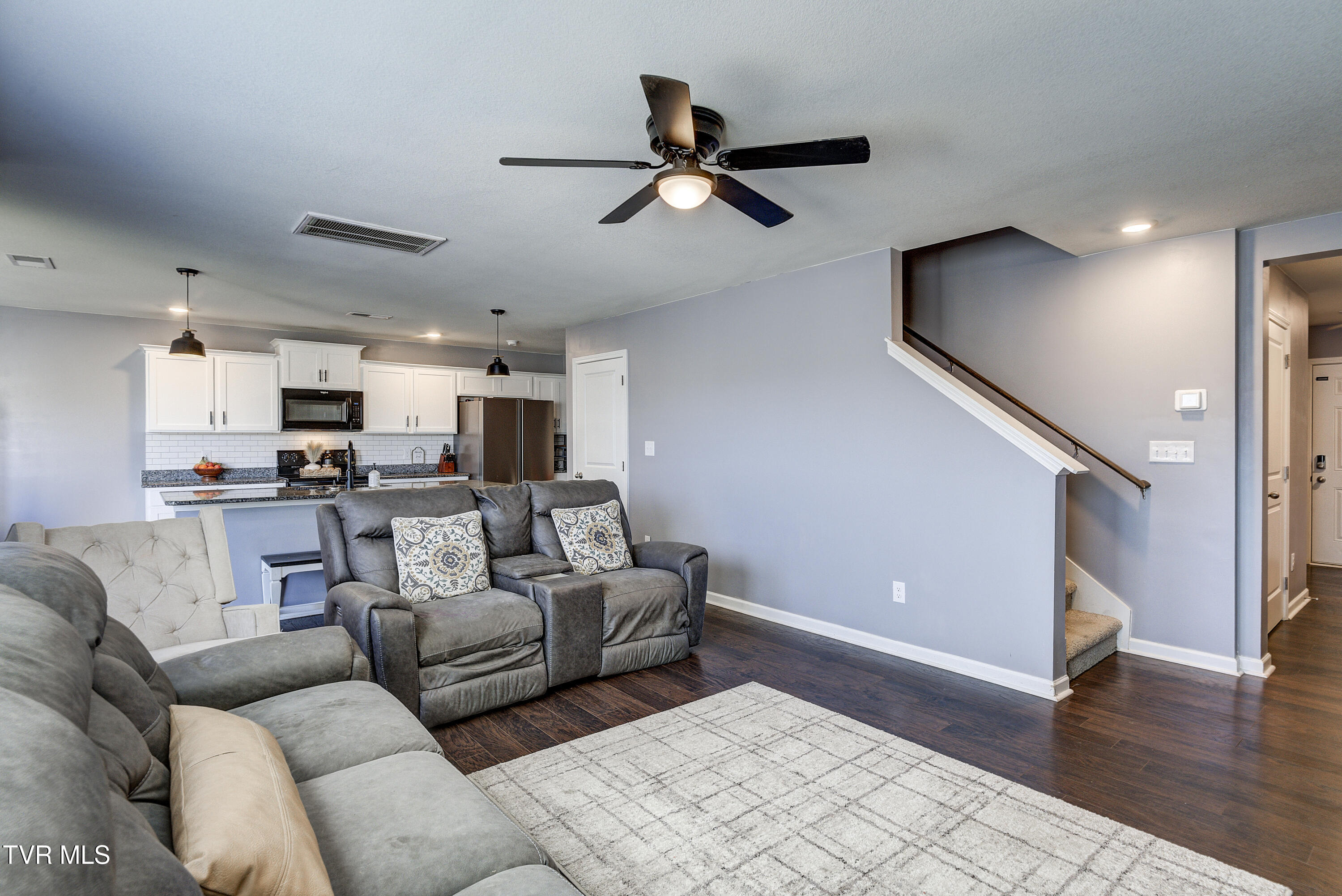 567 Cox Hollow Road Kingsport, TN 37663 - Photo 4 of 43 CoxHollow2-INTERIOR2-3