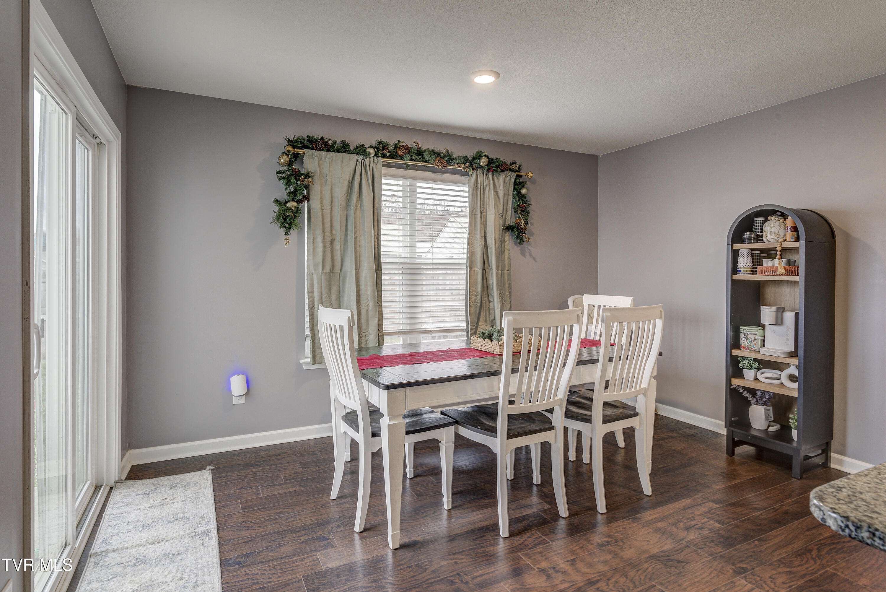 567 Cox Hollow Road Kingsport, TN 37663 - Photo 6 of 42 CoxHollow-Interior-5