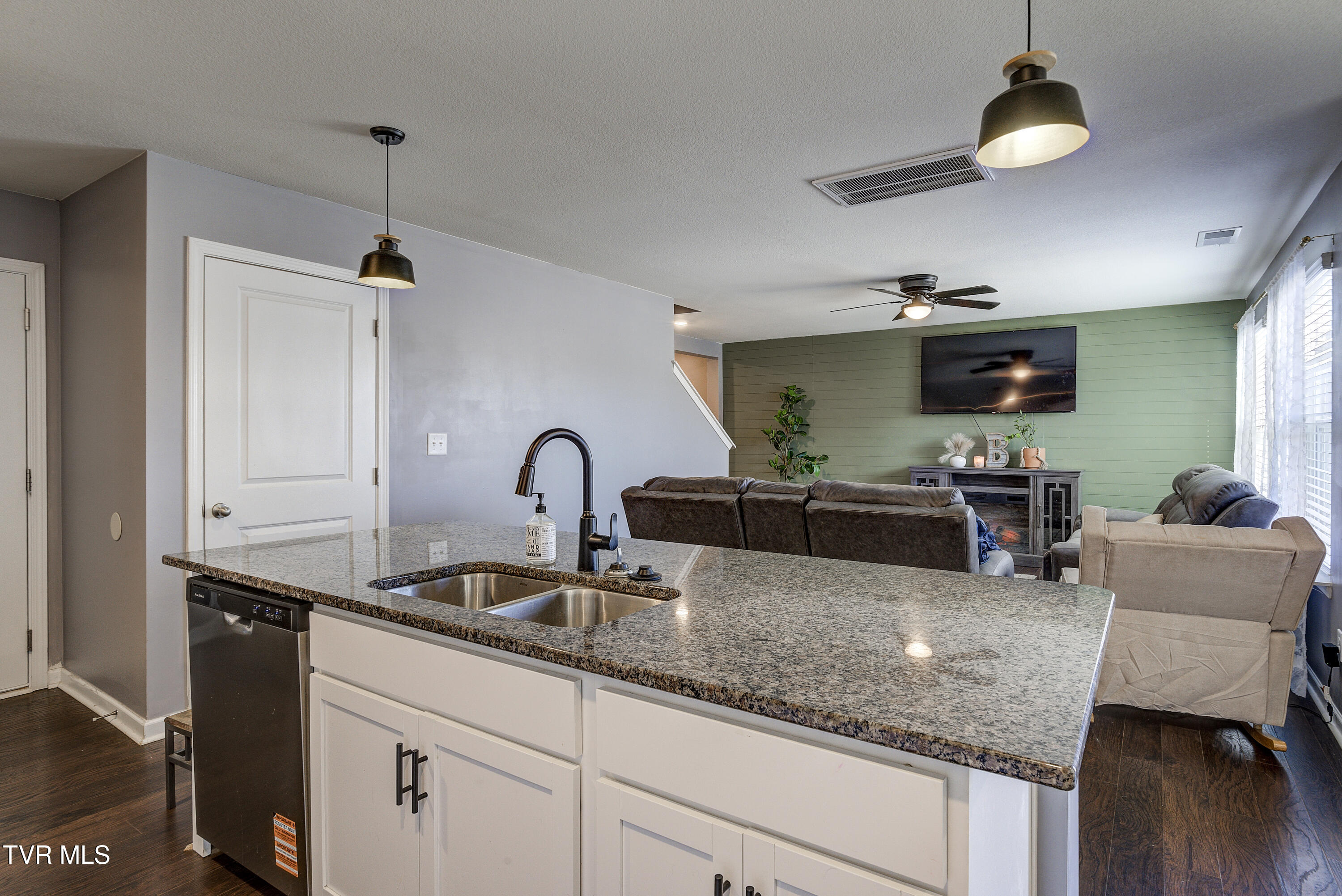 567 Cox Hollow Road Kingsport, TN 37663 - Photo 10 of 43 CoxHollow2-INTERIOR2-9