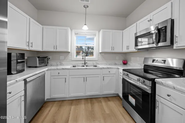 $1,700 | 243 Shallowbag Bay Lane, Jacksonville, NC 28546