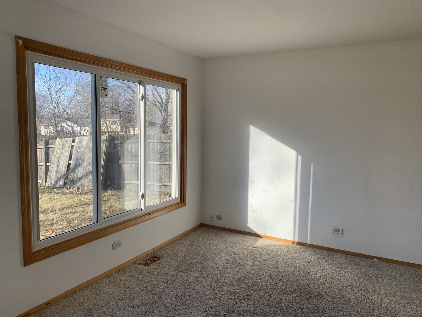 3815 River Road Hazel Crest, IL 60429 - Photo 15 of 25 a view of an empty room with a window