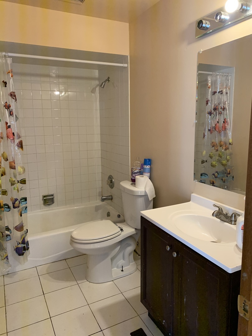 3815 River Road Hazel Crest, IL 60429 - Photo 20 of 25 a bathroom with a sink toilet and shower