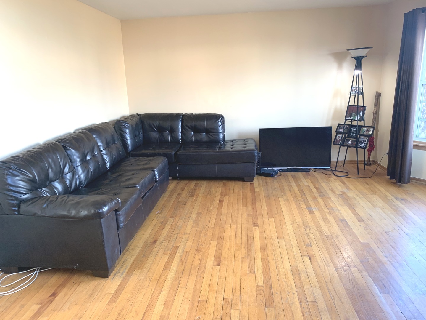 3815 River Road Hazel Crest, IL 60429 - Photo 4 of 25 a living room with a couch and wooden floor