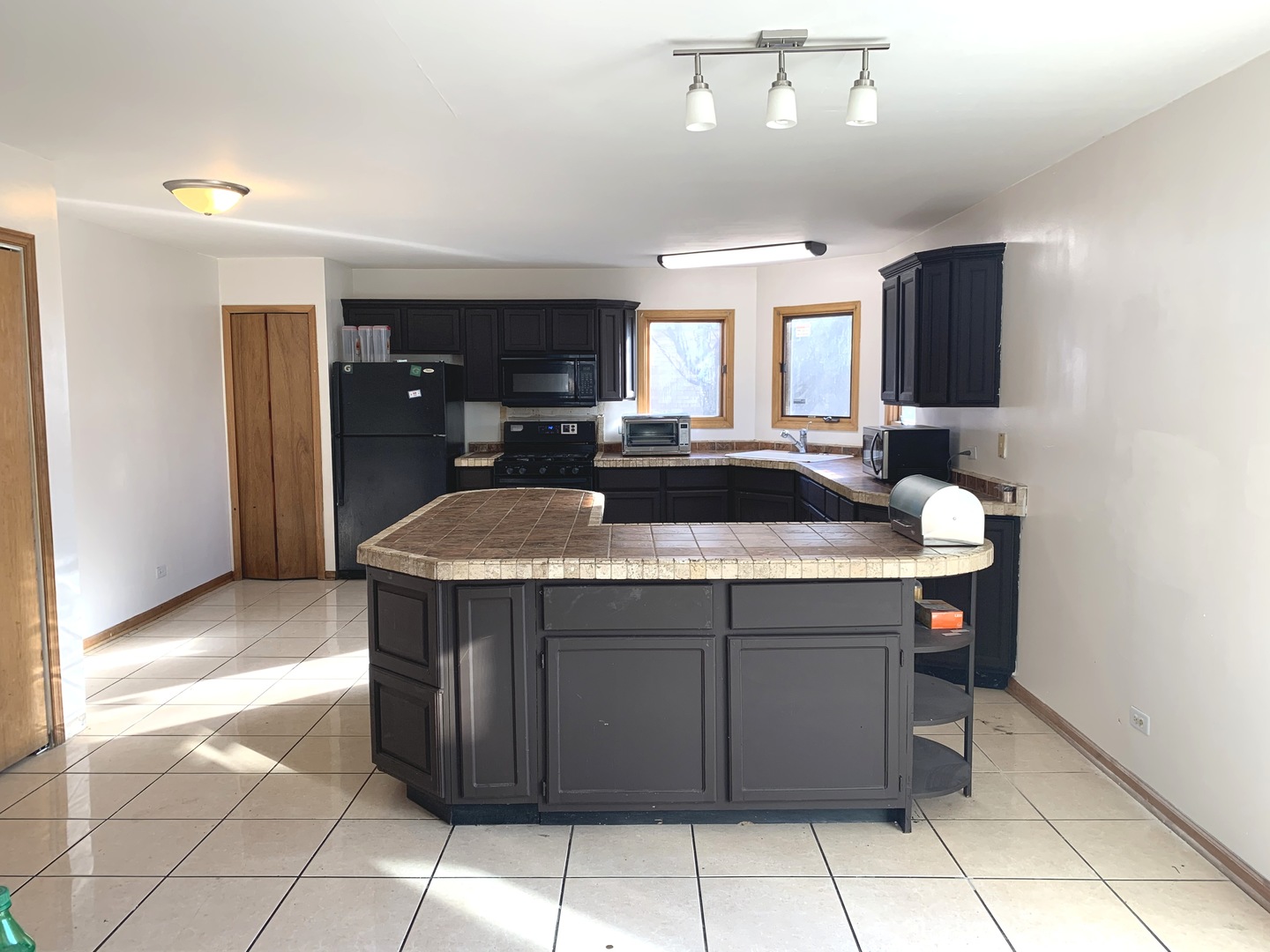 3815 River Road Hazel Crest, IL 60429 - Photo 10 of 25 a kitchen with a sink counter top space and appliances