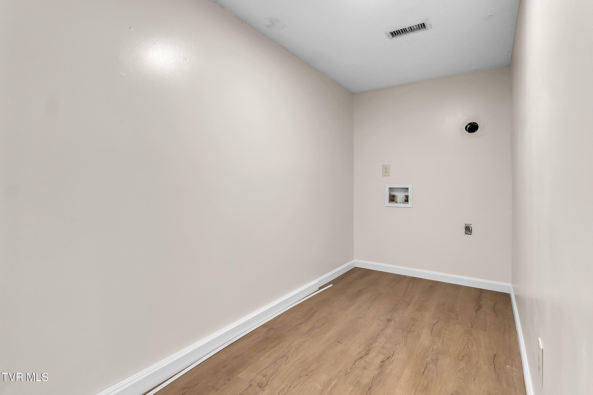 496 Sand Valley Road Jonesborough, TN 37659 - Photo 8 of 43 laundry