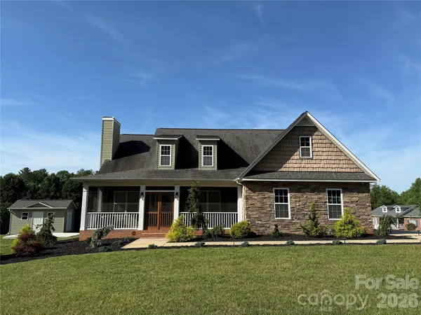 $389,000 | 2103 Olde Pond Court Southeast, Hudson, NC 28638