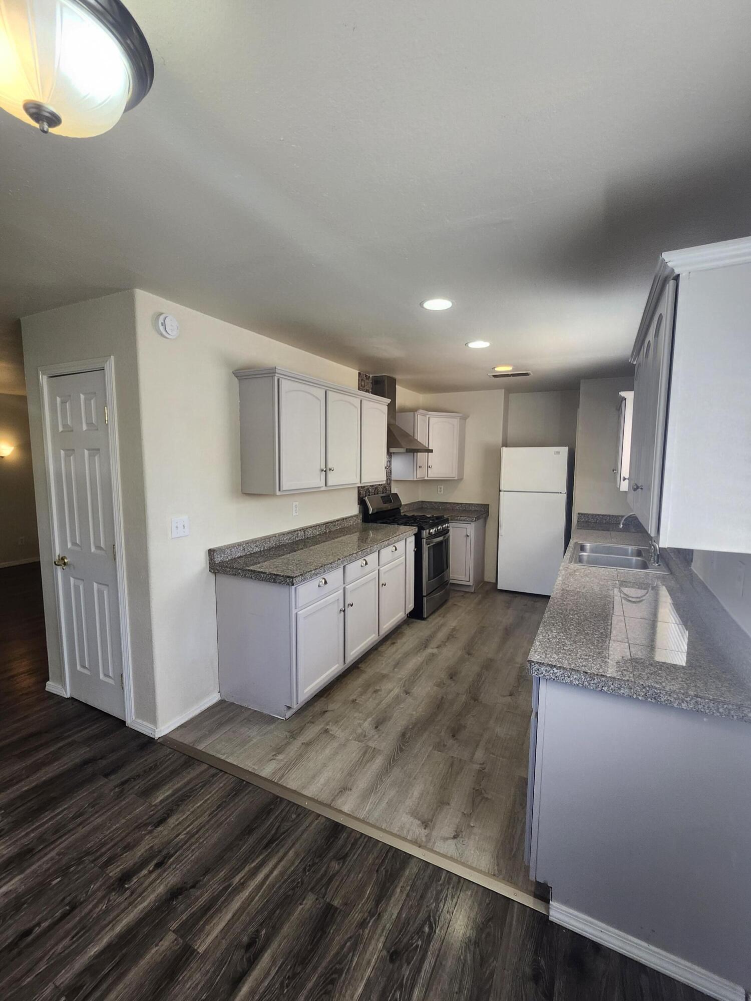 1011 Southwest I Street Grants Pass, OR 97526 - Photo 26 of 47 20250415_142849