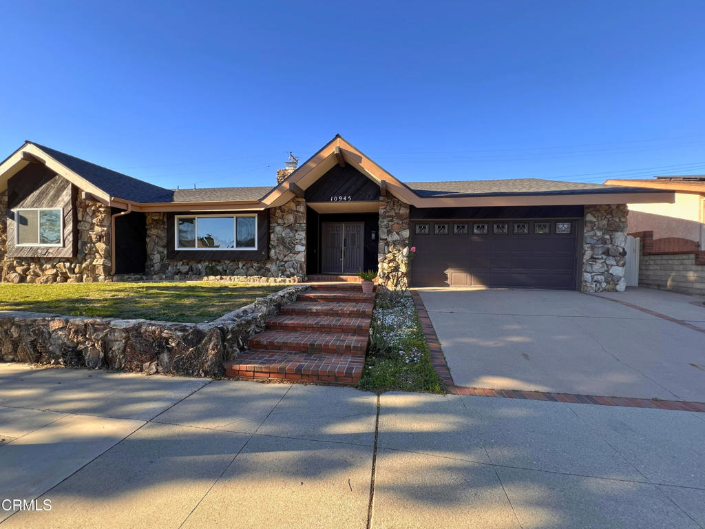 10945 Kings Road Ventura, CA 93004 - Photo 3 of 19 a front view of a house with a yard