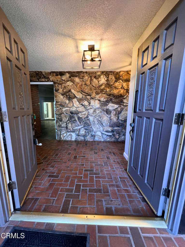 10945 Kings Road Ventura, CA 93004 - Photo 4 of 19