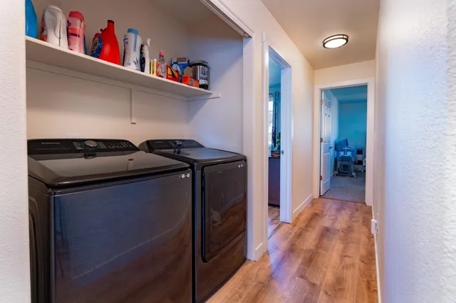 a view of utility room