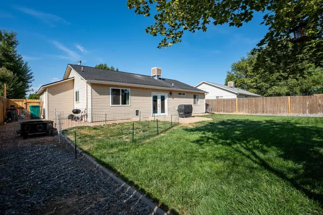 a view of a house with a backyard