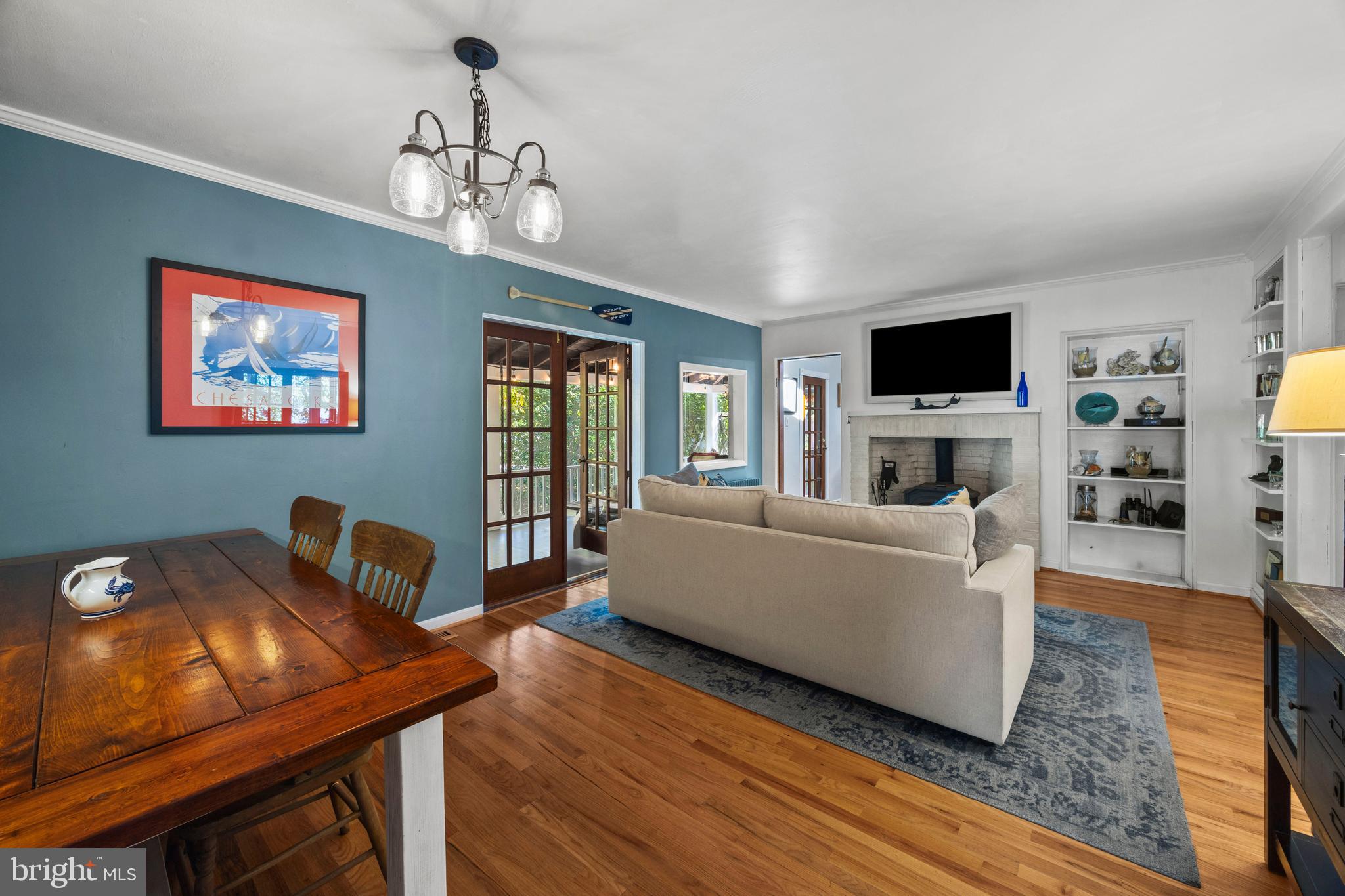 30 Decatur Avenue Annapolis, MD 21403 - Photo 6 of 38 a living room with furniture and a flat screen tv