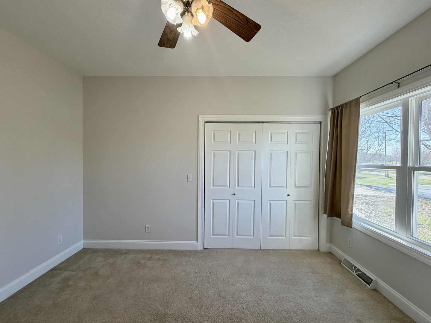 20922 Cattail Road Fulton, IL 61252 - Photo 16 of 30 an empty room with a window