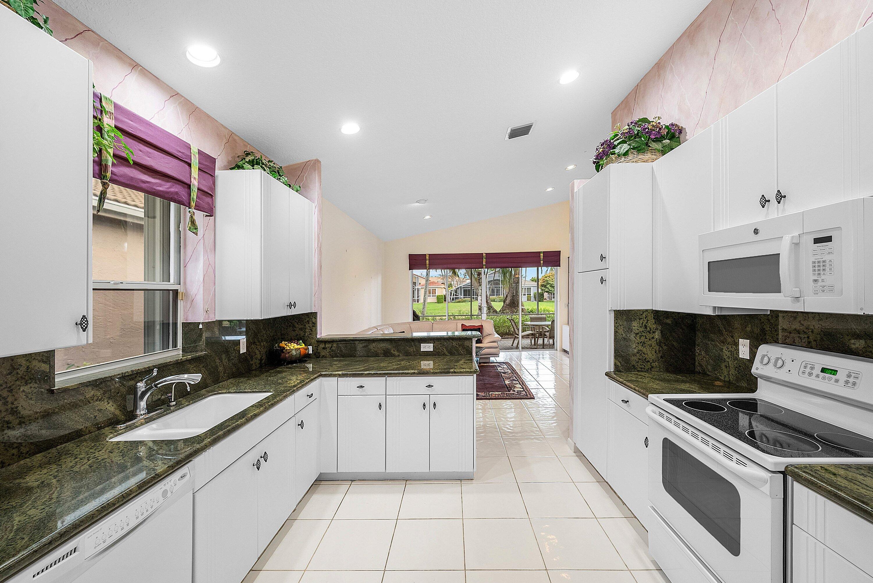 23297 Torre Circle Boca Raton, FL 33433 - Photo 11 of 51 013-23297TorreCircle-BocaRaton-FL-33433-