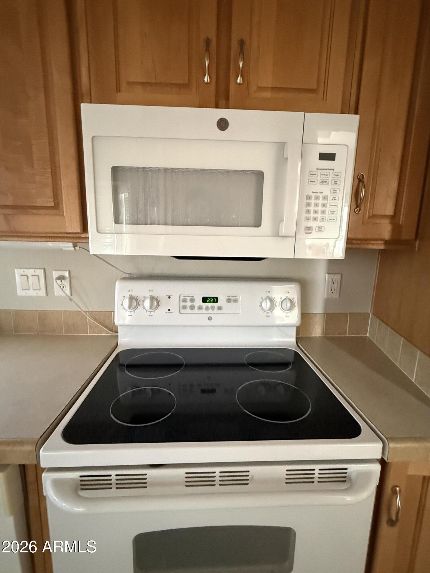 21175 Westward View Road, Unit 241 Congress, AZ 85332 - Photo 16 of 49 Kitchen (12)