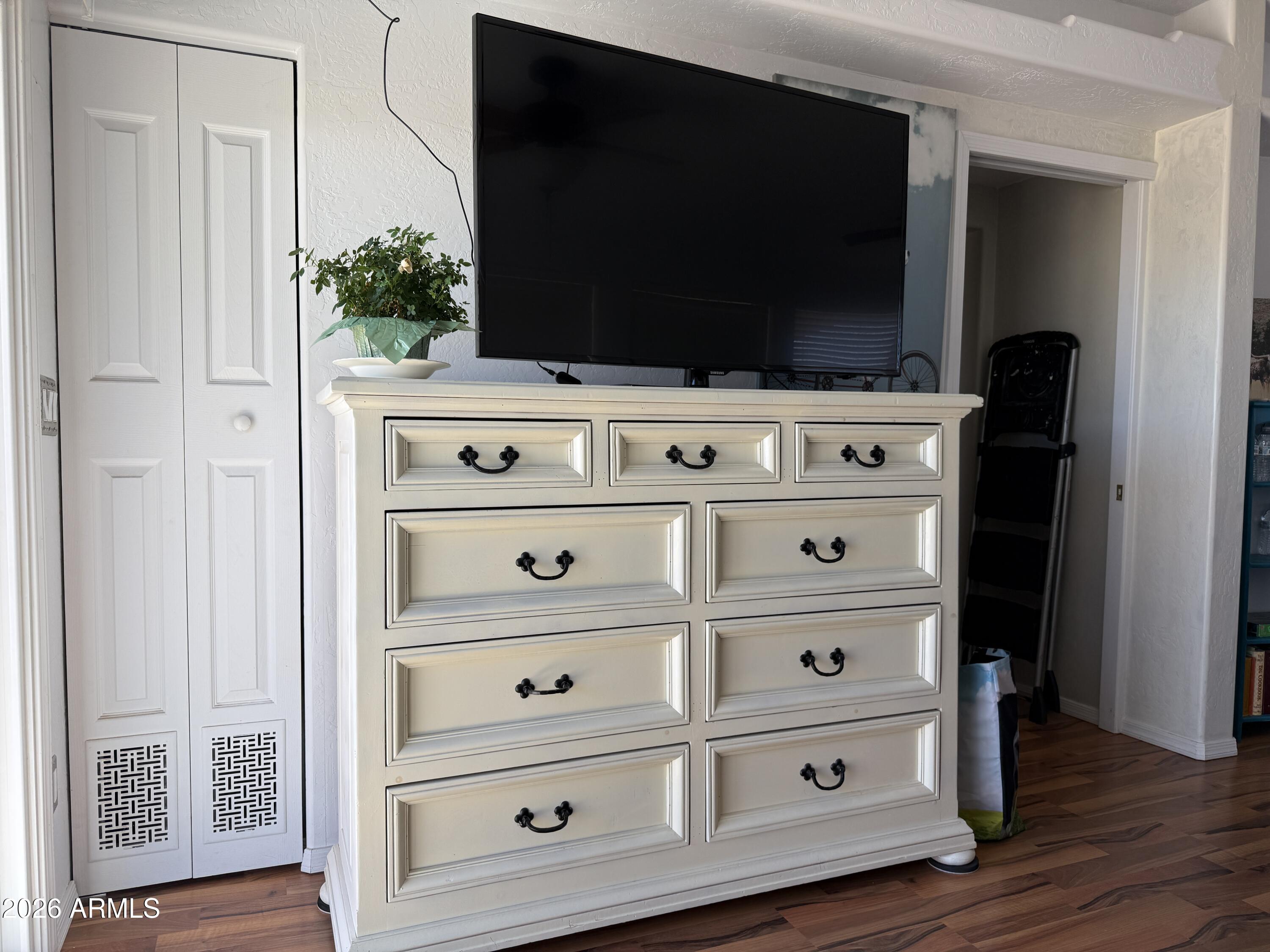 21175 Westward View Road, Unit 241 Congress, AZ 85332 - Photo 25 of 49 Arizona Room (4)