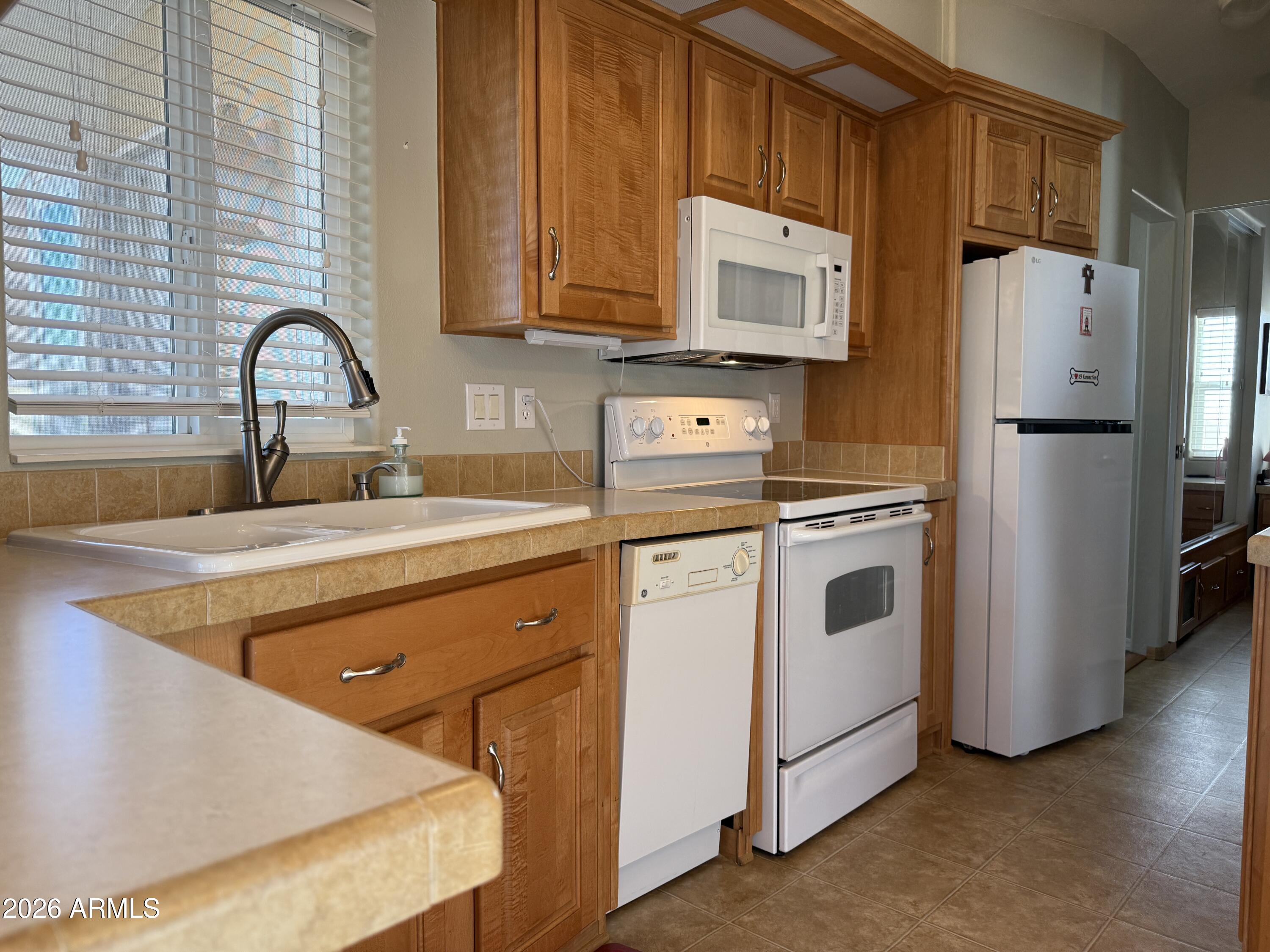 21175 Westward View Road, Unit 241 Congress, AZ 85332 - Photo 3 of 49 Kitchen (10)