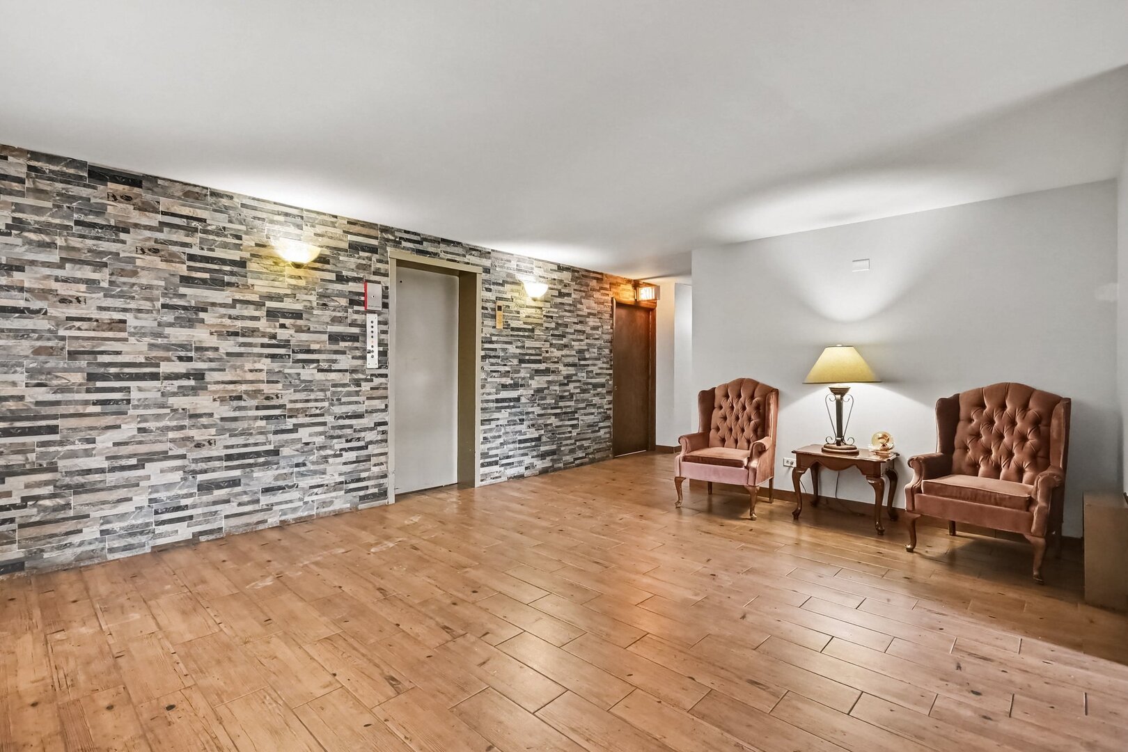 1815 Oakton Street, Unit 1A Park Ridge, IL 60068 - Photo 13 of 21 Gallery Image 13