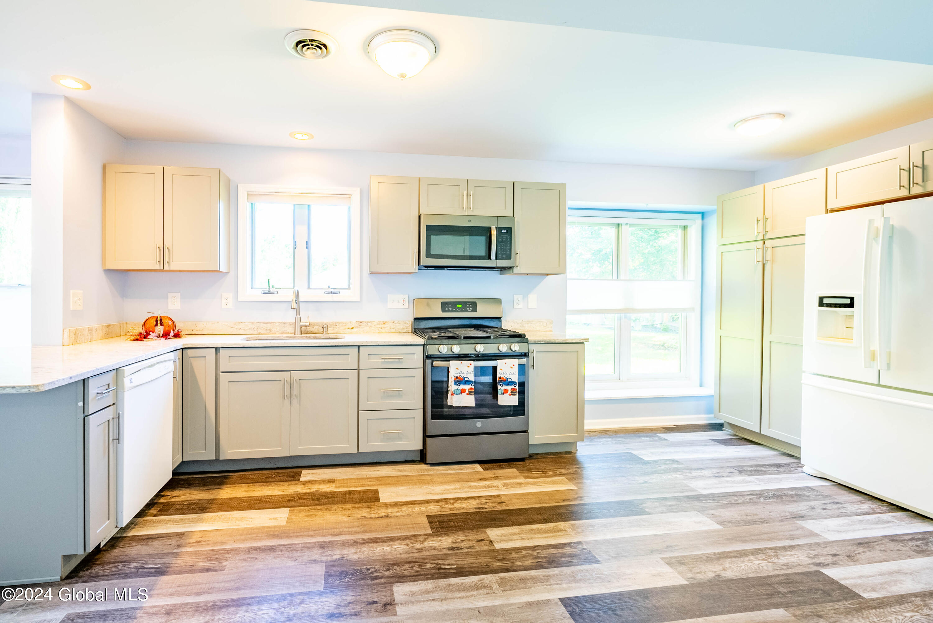 64 Harvard Road Colonie, NY 12189 - Photo 11 of 27 13