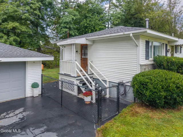 $293,000 | 271 Rte 67, Leeds, NY 12451