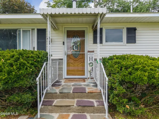 $293,000 | 271 Rte 67, Leeds, NY 12451