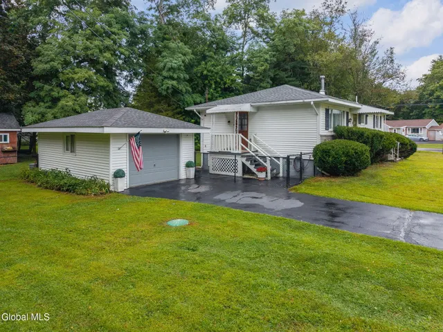 $293,000 | 271 Rte 67, Leeds, NY 12451