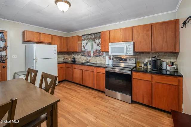 $293,000 | 271 Rte 67, Leeds, NY 12451