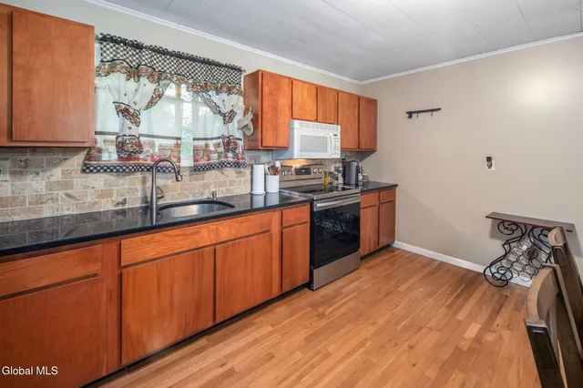 $293,000 | 271 Rte 67, Leeds, NY 12451