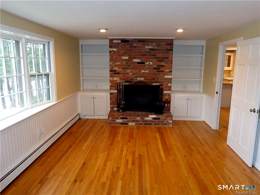 21 Saddle Ridge Drive Simsbury, CT 06092 - Photo 10 of 20