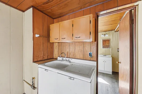 $96,500 | 4484 4th Street, Ecorse, MI 48229