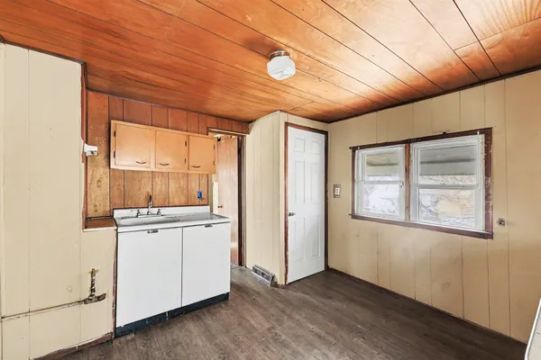 $96,500 | 4484 4th Street, Ecorse, MI 48229