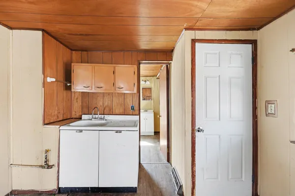 $96,500 | 4484 4th Street, Ecorse, MI 48229
