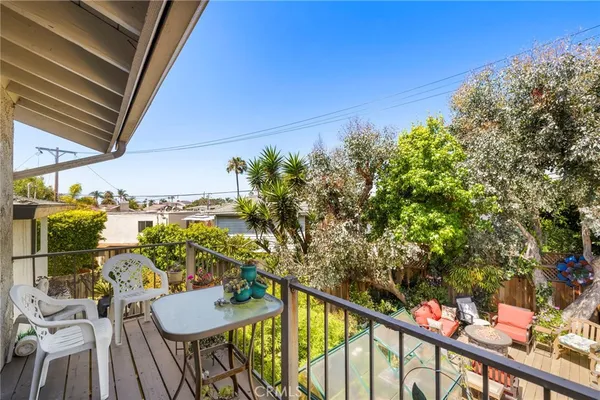 $1,899,999 | 216 West Escalones, San Clemente, CA 92672