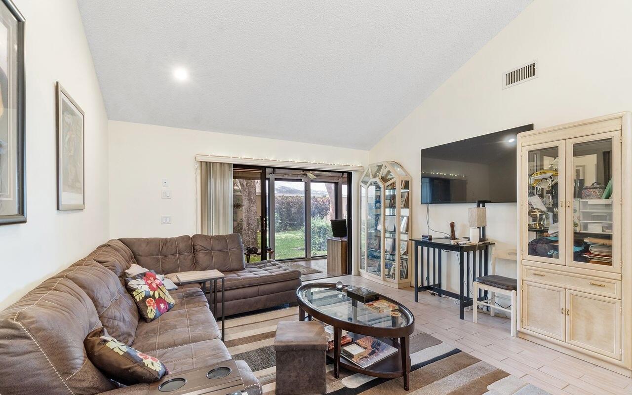 10900 Waterberry Court Boca Raton, FL 33498 - Photo 12 of 19 10900_Waterberry_Ct_010