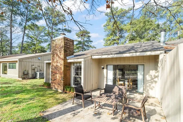 $282,000 | 30 South Court Villa Drive, Unit 30, Mandeville, LA 70471